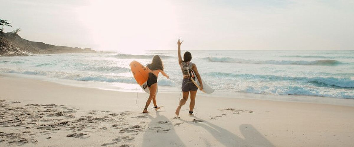 Ride the Waves: Окончательное руководство по камерам для серфинга